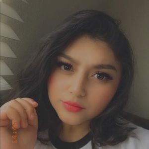 Meet your Posher, Esmeralda